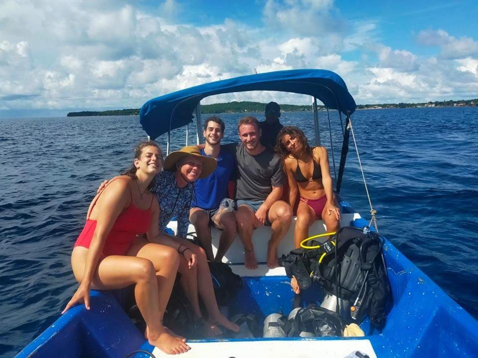 جزيرة ليتل كورن Las Palmeras Oceanview Hotel And Dive Center المظهر الخارجي الصورة