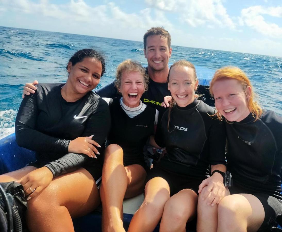 جزيرة ليتل كورن Las Palmeras Oceanview Hotel And Dive Center المظهر الخارجي الصورة
